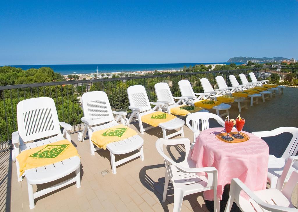 Hotel Tulipe Nazionale Riccione Quarto foto