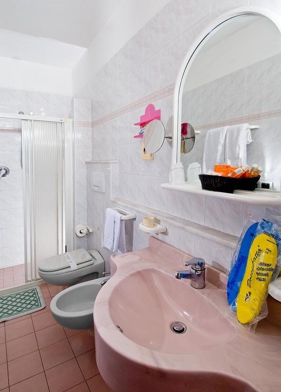 Hotel Tulipe Nazionale Riccione Quarto foto
