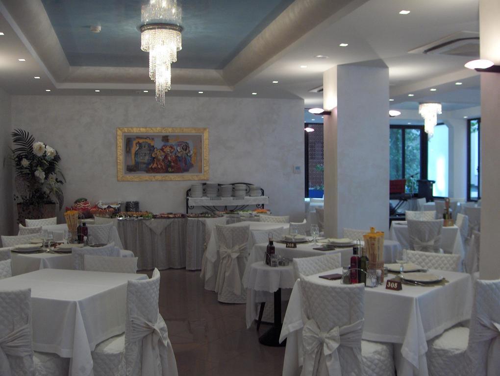 Hotel Tulipe Nazionale Riccione Exterior foto