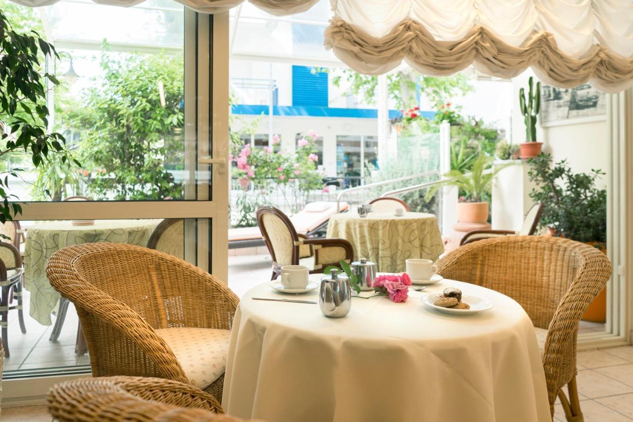 Hotel Tulipe Nazionale Riccione Exterior foto